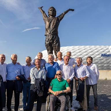 01-gerd-mueller-statue-120923-bei
