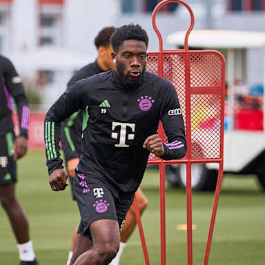 03-training-vor-fcbayern-freiburg-231007-mel