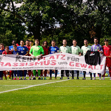 Spielszene aus dem Freundschaftsspiel 1. FC Düren vs. FC Bayern