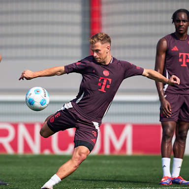 FC Bayern Munich training before home game against SC Freiburg