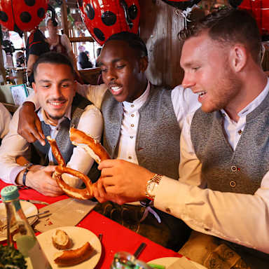 Traditional visit: FC Bayern at Oktoberfest 2024