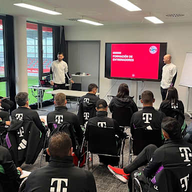 03-fcbayern-international-coaches-education