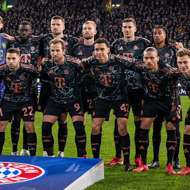 Startaufstellung des Champions League-Spiel des FC Bayern bei Celtic Glasgow