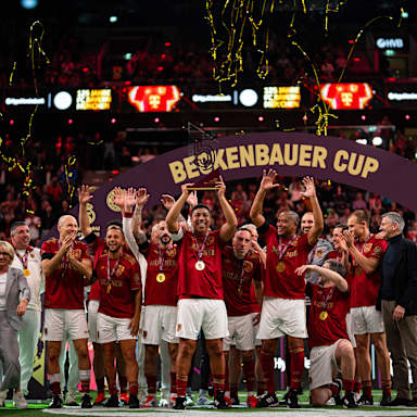 Siegerfoto FC Bayern Legends beim Beckenbauer Cup