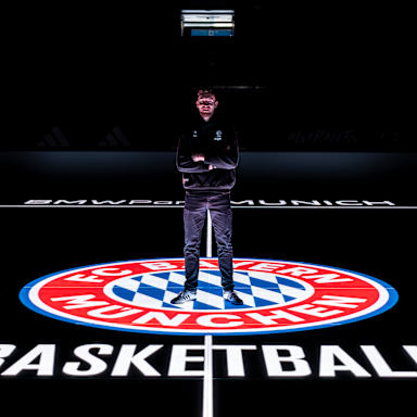 Niels Giffey verlängert seinen Vertrag beim FC Bayern Basketball bis 2027.