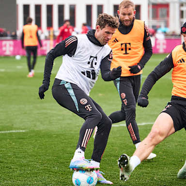 Photos from FC Bayern's open training session