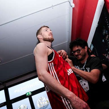 Deutsche Liga-Premiere: Niels Giffey spielte mit Bodycam