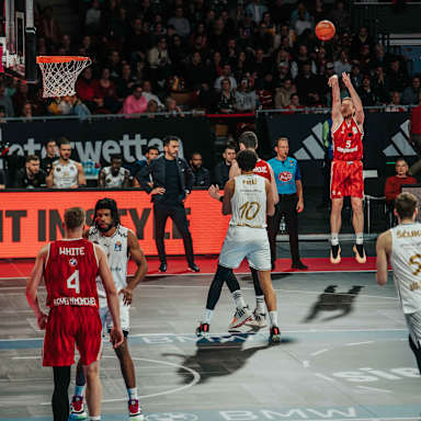 Deutsche Liga-Premiere: Niels Giffey spielte mit Bodycam