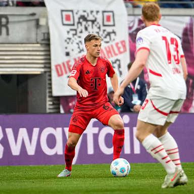Joshua Kimmich am Ball im Spiel des FC Bayern bei RB Leipzig