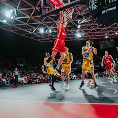 Bilder vom BBL-Heimspiel gegen die MHP RIESEN
