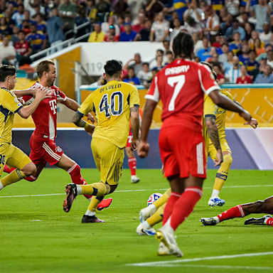 Harry Kane beim Schuss zu seinem Tor im Spiel des FC Bayern gegen die Boca Juniors bei der Klub-WM.
