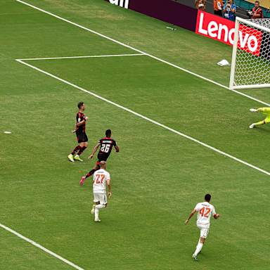 Harry Kane trifft im Spiel gegen Flamengo zum 4:2 - Bild aus der Vogelperspektive
