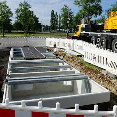 Grube zum Einbau der Trafostation für E-Ladepark an der Allianz Arena