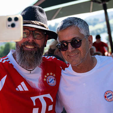 Der Aufstiegsmarsch des FC Bayern am Tegernsee