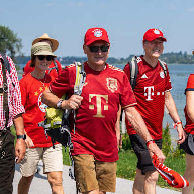 Der Aufstiegsmarsch des FC Bayern am Tegernsee