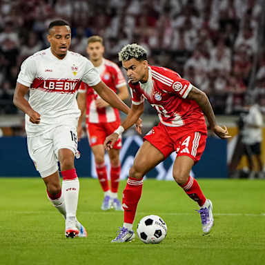 Luis Díaz mit Ball am Fuß während des Franz Beckenbauer-Supercup zwischen dem VfB Stuttgart und dem FC Bayern