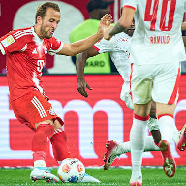 Harry Kane trifft zum 5:0 während des Bundesligaauftakts zwischen dem FC Bayern und RB Leipzig