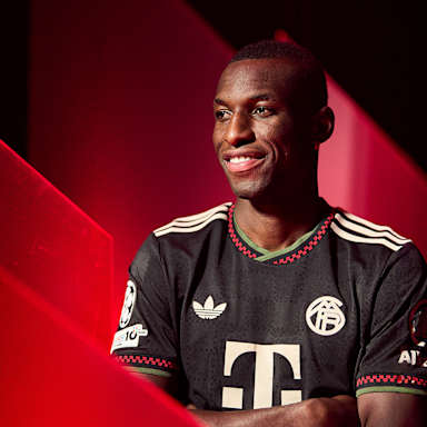 Nicolas Jackson im Champions League-Trikot des FC Bayern