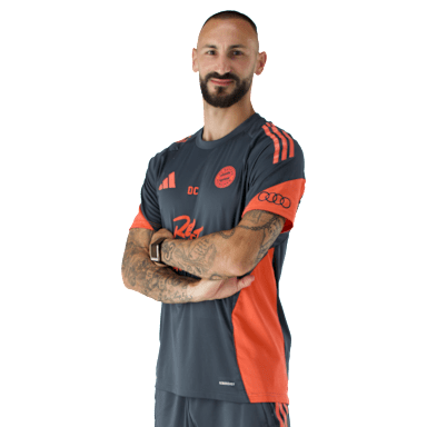Der FC Bayern Global Academy Assistant Coach Diego Contento.