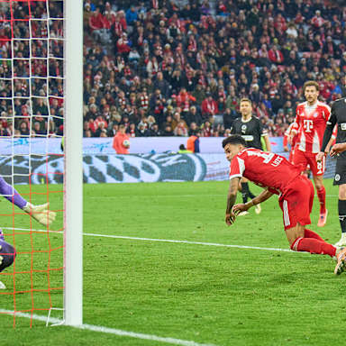 Luis Diaz erzielt das Tor zum 2:1 im Bundesliga-Heimspiel des FC Bayern gegen den FC St. Pauli.