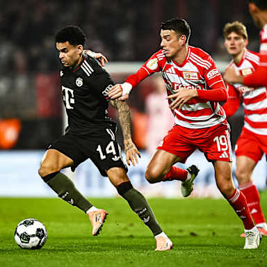 Luis Díaz im Zweikampf während des Auswärtsspiels des FC Bayern im DFB-Pokal-Achtelfinale bei Union Berlin