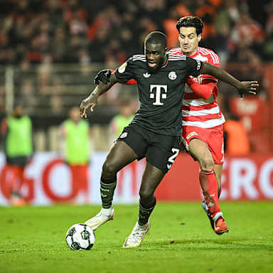 Dayot Upamecano im Zweikampf während des Auswärtsspiels des FC Bayern im DFB-Pokal-Achtelfinale bei Union Berlin
