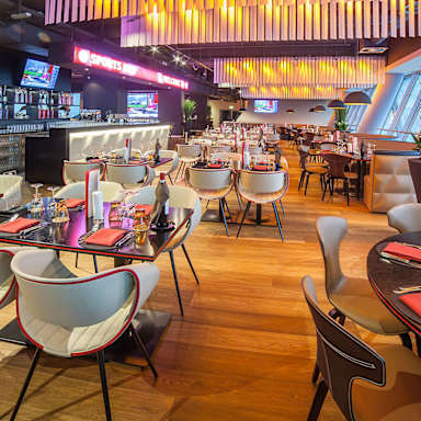 Säbener Lounge - niedrige 6er und 8er Tische, Sports Bar in der Säbener Lounge