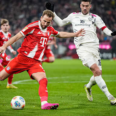Harry Kane beim Torschuss während des Bundesliga-Heimspiels des FC Bayern gegen den 1. FSV Mainz 05