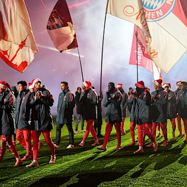 Die Mannschaft bedankt sich bei den Fans nach dem Heimspiel des FC Bayern gegen den 1. FSV Mainz 05 in der Bundesliga