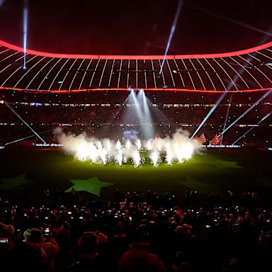 Weihnachtliche Stimmung in der Allianz Arena nach dem Heimspiel des FC Bayern gegen den 1. FSV Mainz 05 in der Bundesliga
