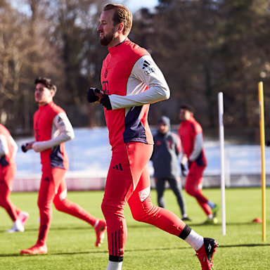 Harry Kane beim Warmlaufen im Abschlusstraining des FC Bayern vor dem Spiel beim Hamburger SV