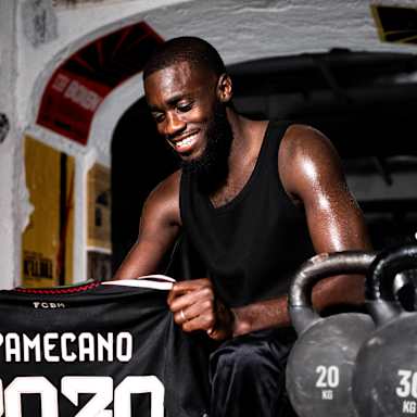 Dayot Upamecano renueva con el FC Bayern.