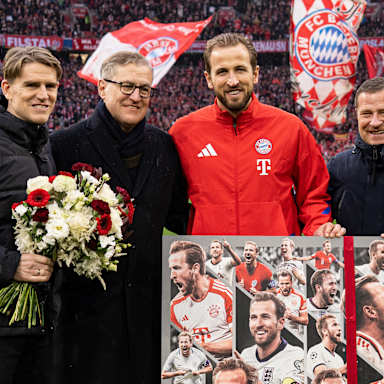 Harry Kane wird vor dem Bundesliga-Heimspiel des FC Bayern gegen Eintracht Frankfurt geehrt.