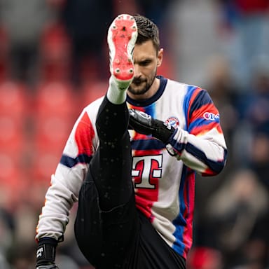 Sven Ulreich beim Warm-Up vor dem Bundesligaspiel des FC Bayern bei Bayern Leverkusen