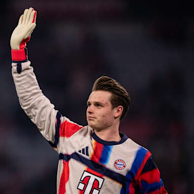 Jonas Urbig im Champions League-Heimspiel des FC Bayern gegen Atalanta Bergamo