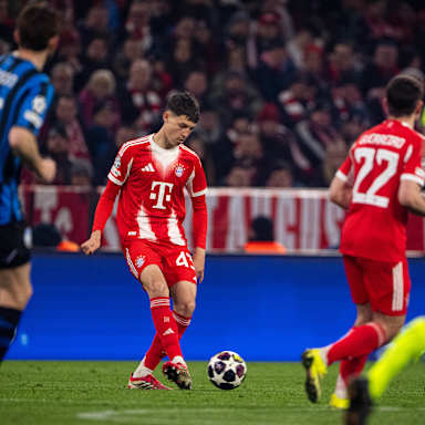 Filip Pavić im Champions League-Heimspiel des FC Bayern gegen Atalanta Bergamo