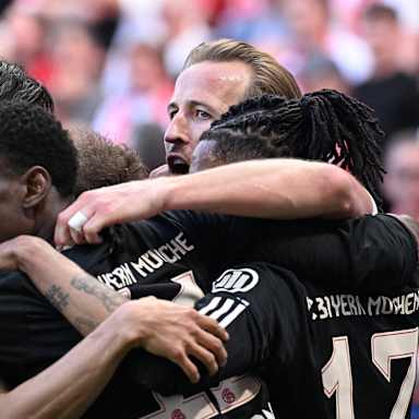 Jubeltraube von Bayern-Spielern nach dem 4:3 im Bundesliga-Spiel des FC Bayern beim 1. FSV Mainz 05