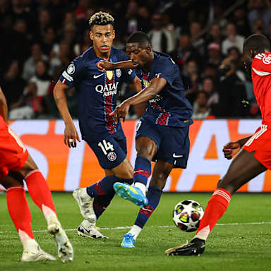 Ousmane Dembélé trifft zum zwischenzeitlichen 5:2 während des Halbfinal-Hinspiels des FC Bayern in der Champions League bei Paris Saint-Germain