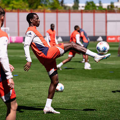 Nicolas Jackson im Abschlusstraining des FC Bayern vor dem Bundesliga-Heimspiel gegen den 1. FC Heidenheim