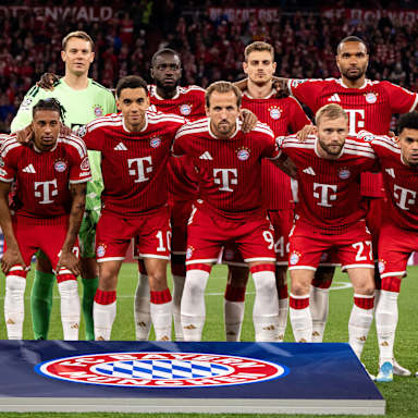 Startaufstellung der FC Bayern im Rückspiel des FC Bayern gegen Paris Saint-Germain in der Champions League