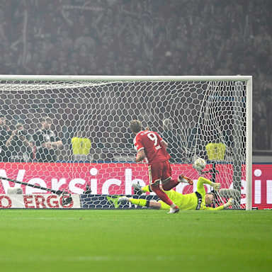 Harry Kane erzielt das Tor zum 3:0 im DFB-Pokal-Finale zwischen dem FC Bayern und dem VfB Stuttgart.