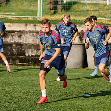 Joshua Kimmich sprintet im Training des FC Bayern
