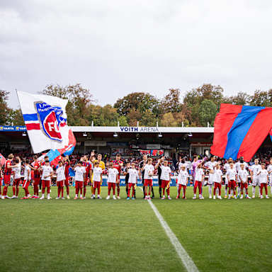 Teamaufstellung des 1. FC Heidenheim und des FC Bayern vor dem Testspiel