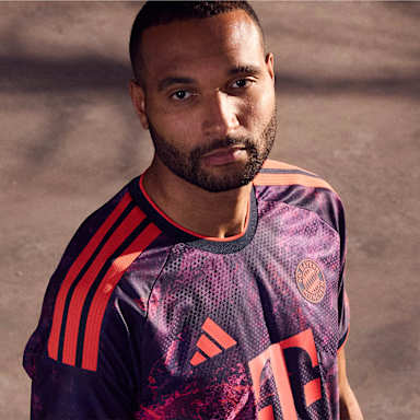 Jonathan Tah im neuen CL-Trikot des FC Bayern