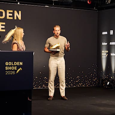Harry Kane spricht bei der Verleihung des Goldenen Schuhs