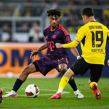 Nathaniel Brown im Zweikampf um den Ball während des Franz Beckenbauer Supercups 2026 zwischen Borussia Dortmund und dem FC Bayern
