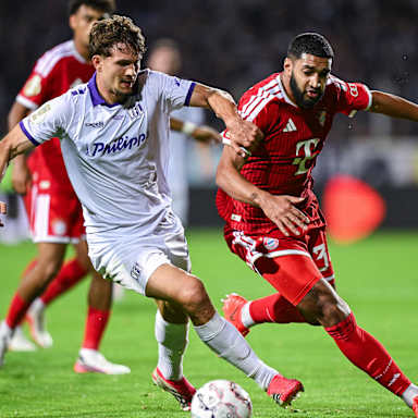 Ismael Saibari im Kampf um den Ball im Erstrundenspiel des FC Bayern im DFB-Pokal beim VfL Osnabrück