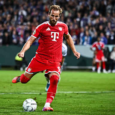 Hatty Kane schießt den Elfmeter zum 4:1 im Erstrundenspiel des FC Bayern im DFB-Pokal beim VfL Osnabrück