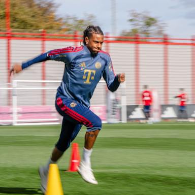 Michael Olise im Abschlusstraining vor Augsburg