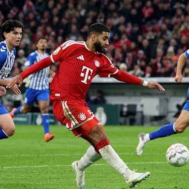 Ismael Saibari schließt ab zum 2:1 im DFB-Pokalspiel des FC Bayern gegen den 1. FC Magdeburg